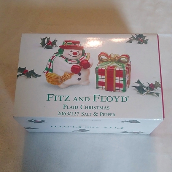 Fitz and Floyd Plaid Christmas Salt and Pepper Shakers, like new in box. - Picture 1 of 5